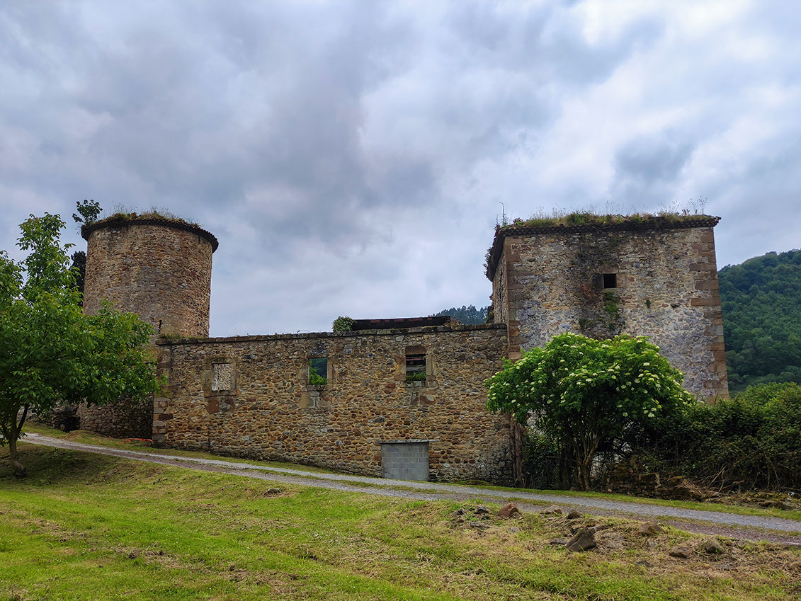 Die Burg von Olloniego – Spuren des Mittelalters auf dem Jakobsweg