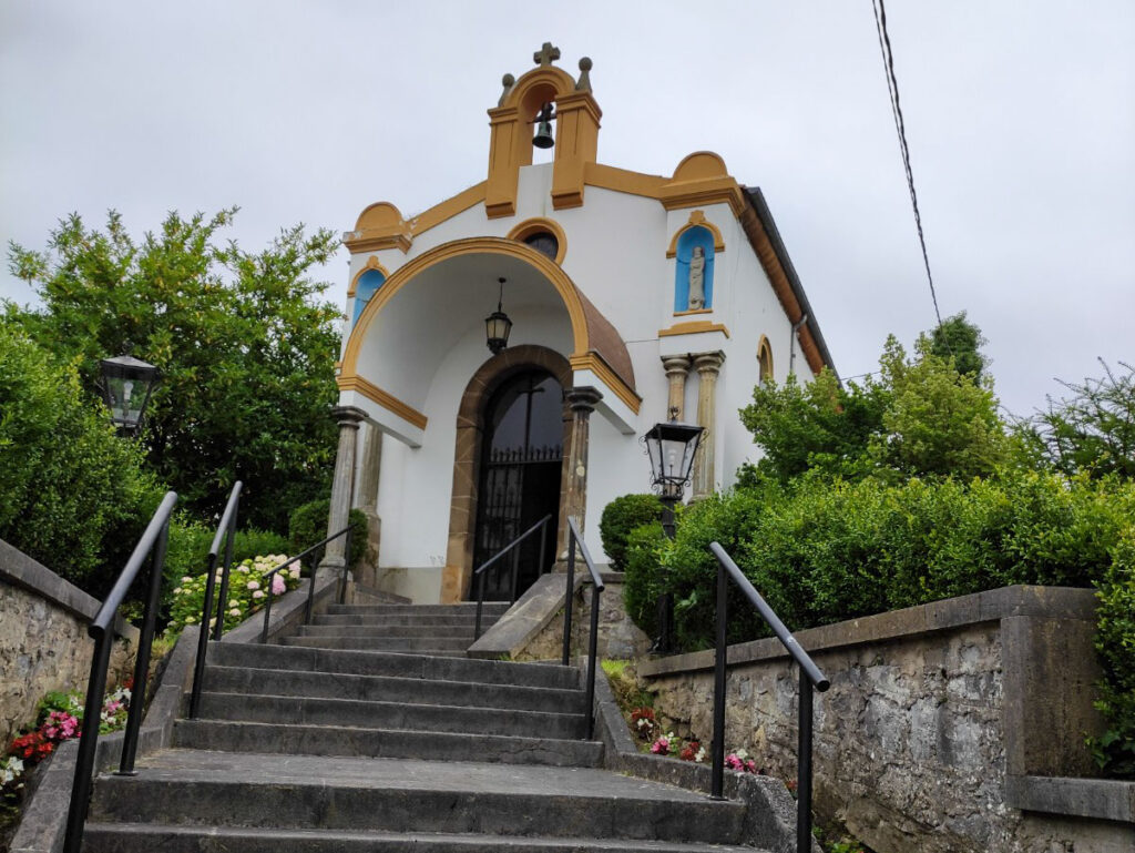 Die Kapelle der heiligen Anna – La Capilla de la Santana von Pola de Siero